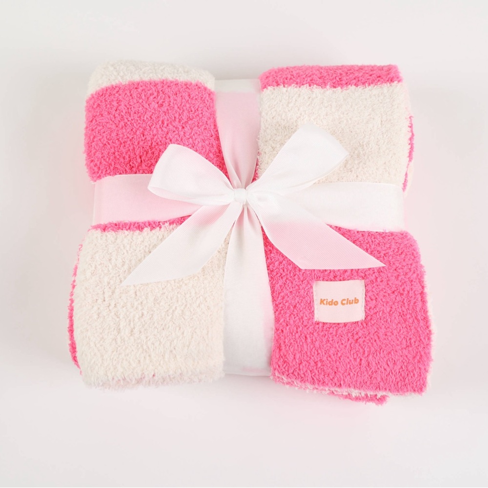The best toddler or puppy blanket. Plush and chic. Bright pink and White.